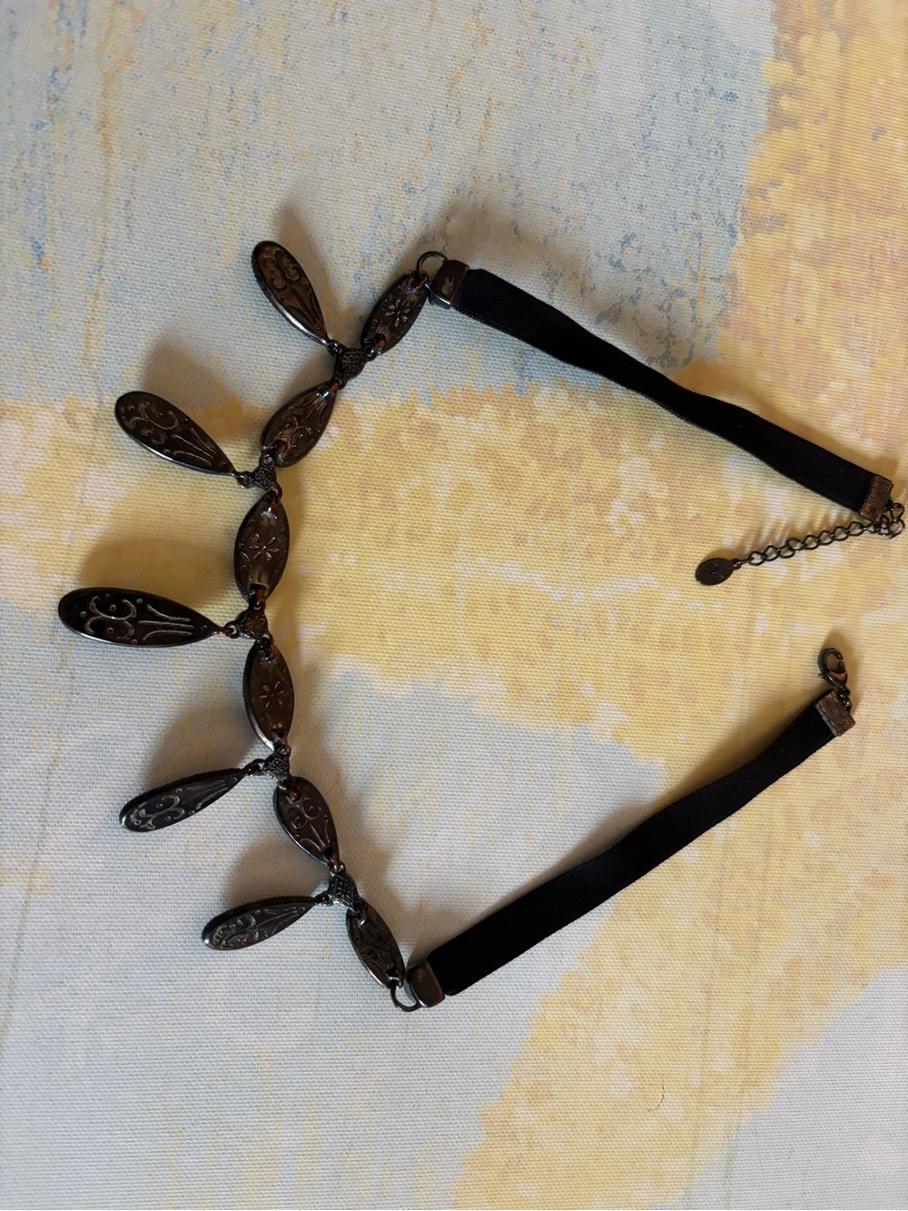 2 elegant Black beaded necklaces.V shape black chain and other ribbon neckline. - Picture 8 of 8